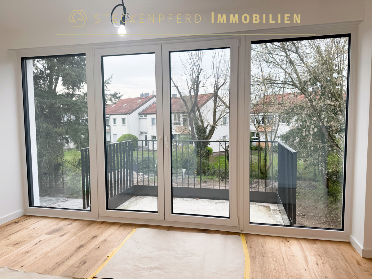 mit Balkon
