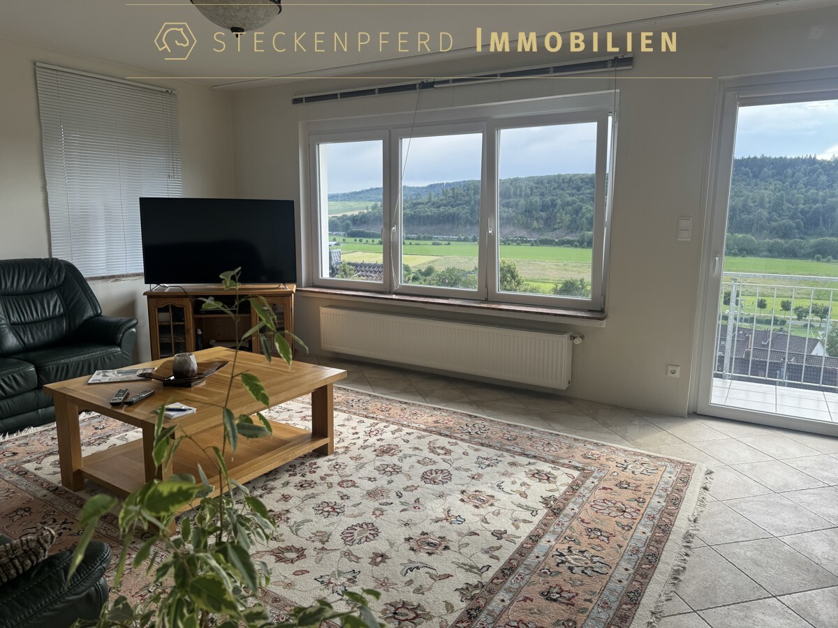 Wohnzimmer mit viel Licht