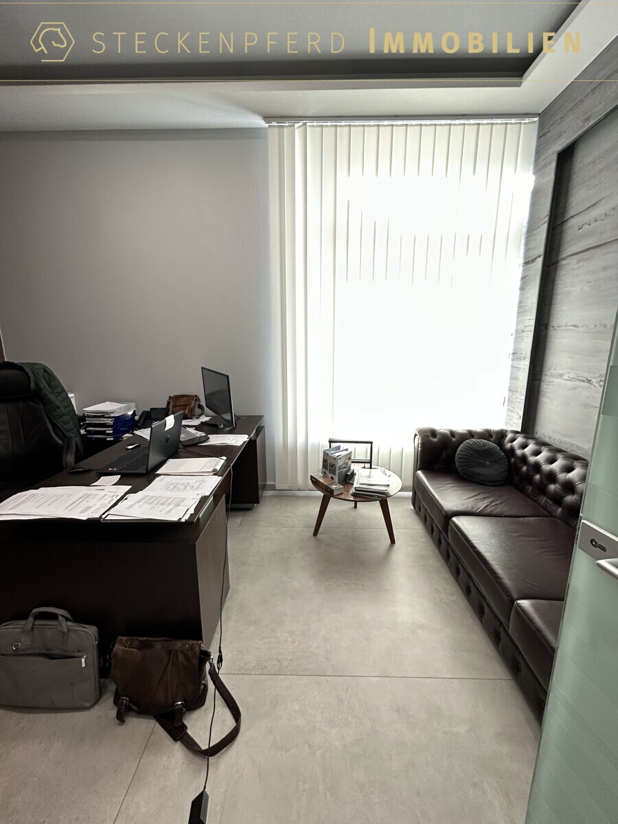 Großügiges Büro