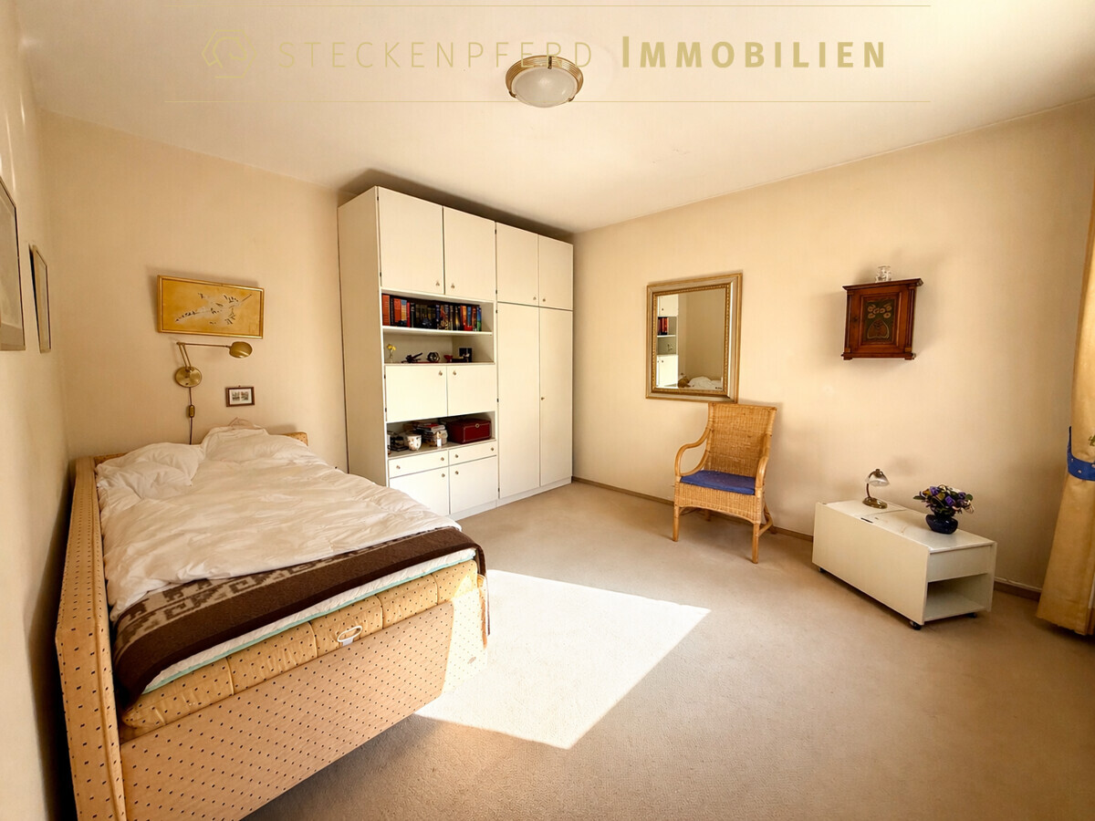 Schlafzimmer 1