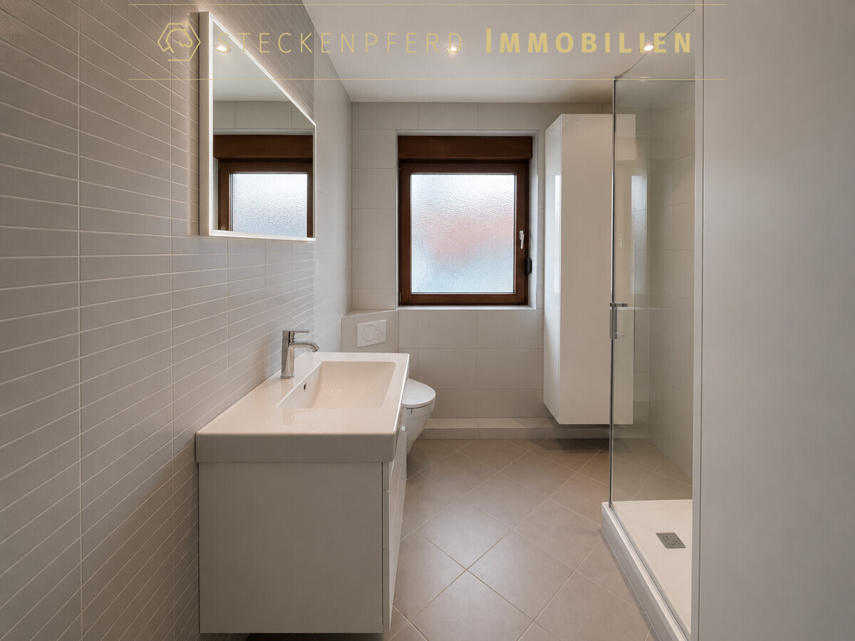 neuwertiges Badezimmer