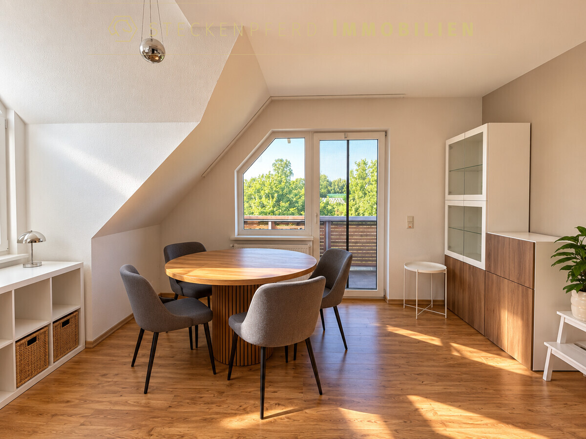 mit Balkon