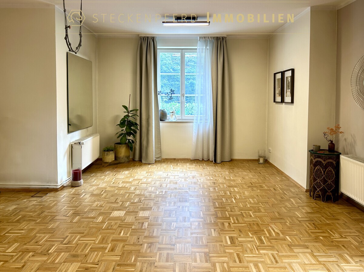 Großzügiges Wohnzimmer