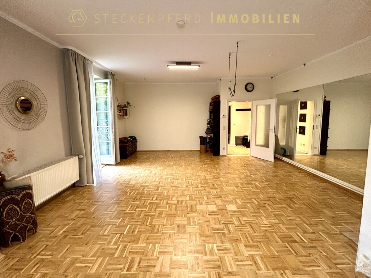 Großzügiges Wohnzimmer