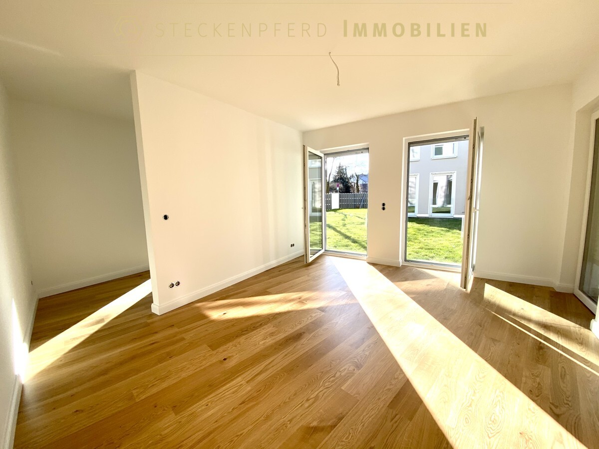 EG Wohnung Schlafzimmer mit Ankleide