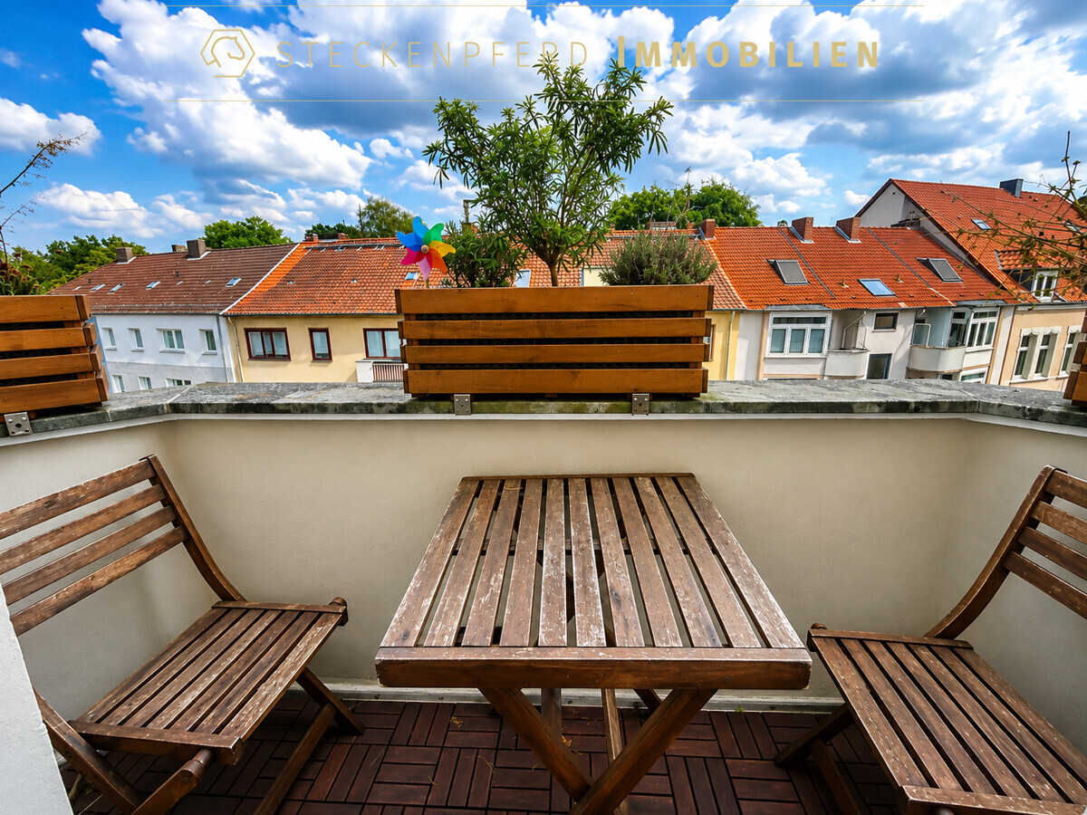 mit Balkon